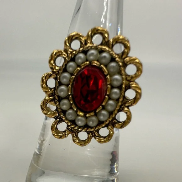 VINTAGE SARAH COVENTRY “Portrait” Adjustable Multi size COLLECTABLE RING 1970’s - Picture 3 of 6